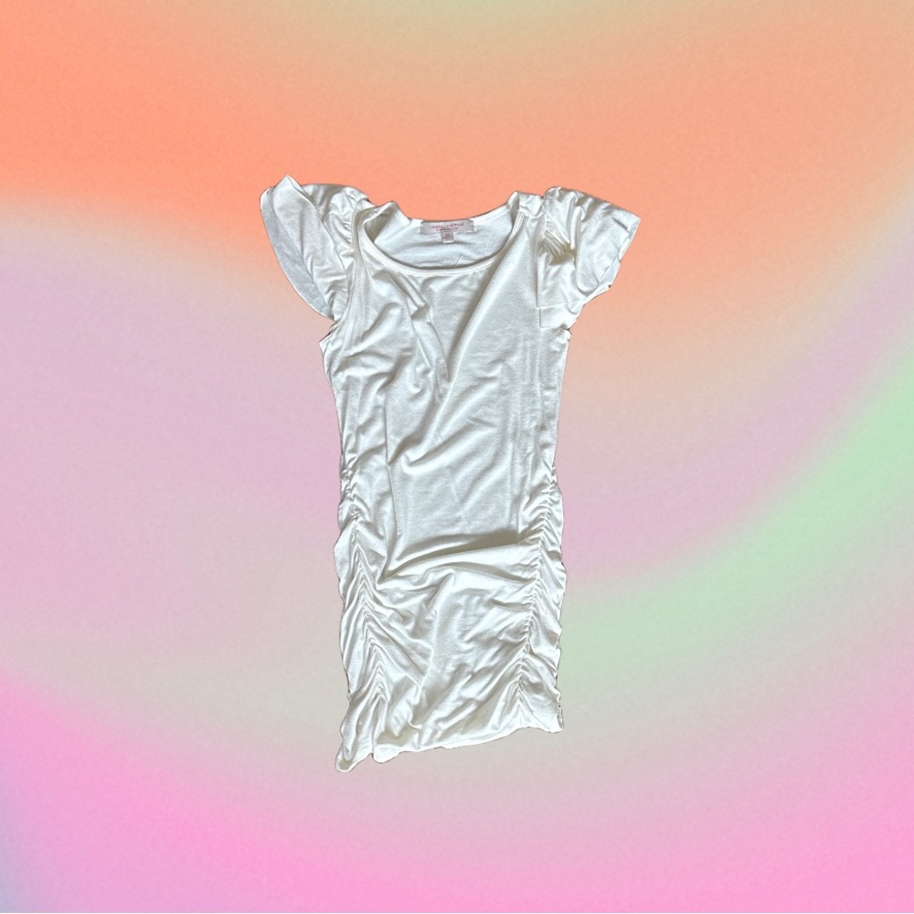 causual coutour by green envelope long white tee ruched